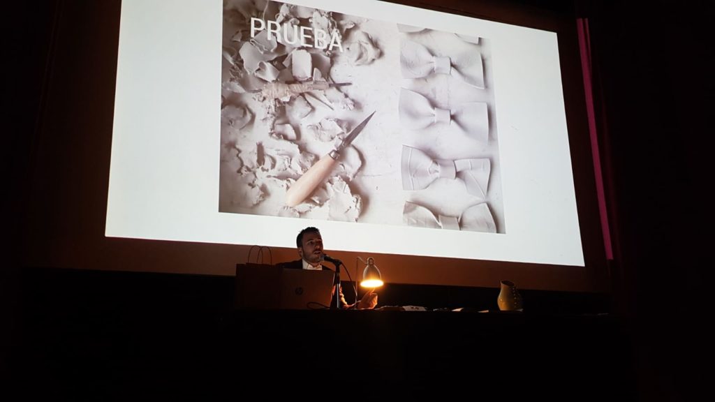 Luis Torres Ceramics da una charla sobre artesania en Escuela de Arte de Sevilla.